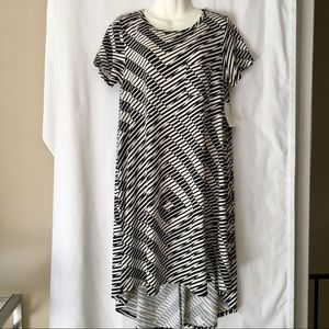❤️SOLD❤️Lularoe Carly BNWT Black&White print SZ Small